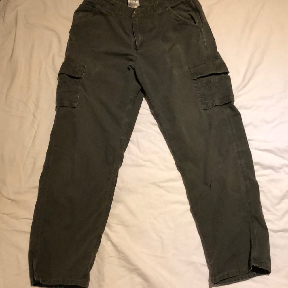 Carhartt army green cargo pants. 36x34 in excellent condition. Great work pants.